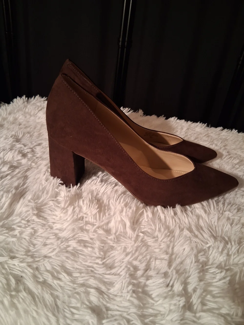 Marc Fisher Dark Brown Suede Pointed-Toe Pumps NWOT, glue Frome Tag Inside, Hee